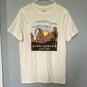 Men’s Goodfellow & Co Cream and Brown Short Sleeve Tee size S